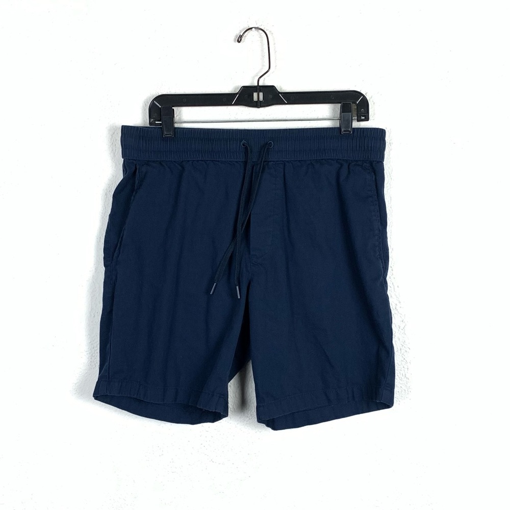 Untuckit navy pull on shorts size large preppy